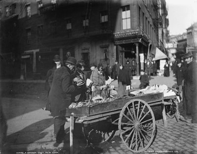 Ein Bananenwagen, New York, ca. 1900 von Byron Company